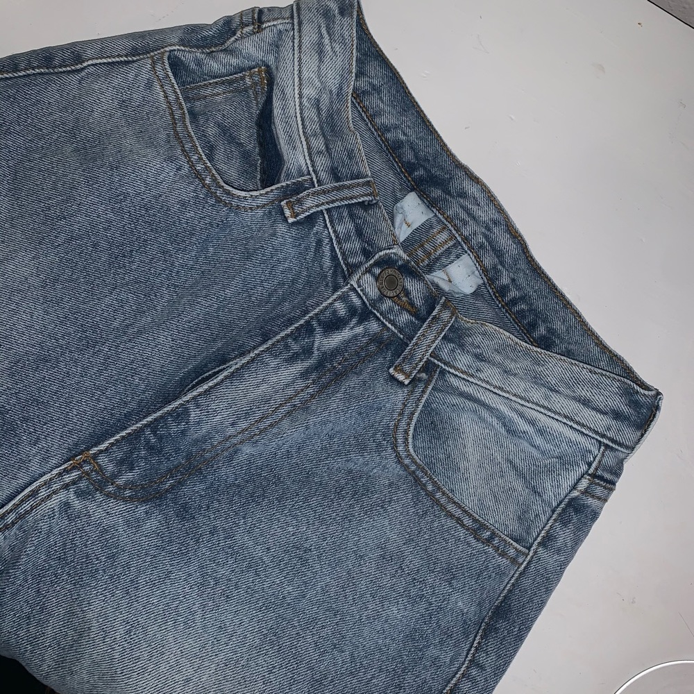 BRANDY MELVILLE HIGH WAISTED MOM JEANS